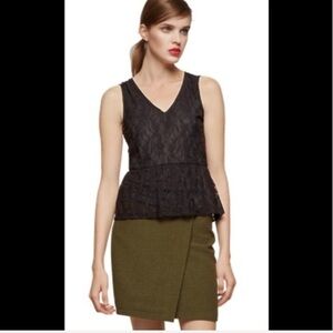 VILA feminine Lace lined V Neck Top sz L NWT